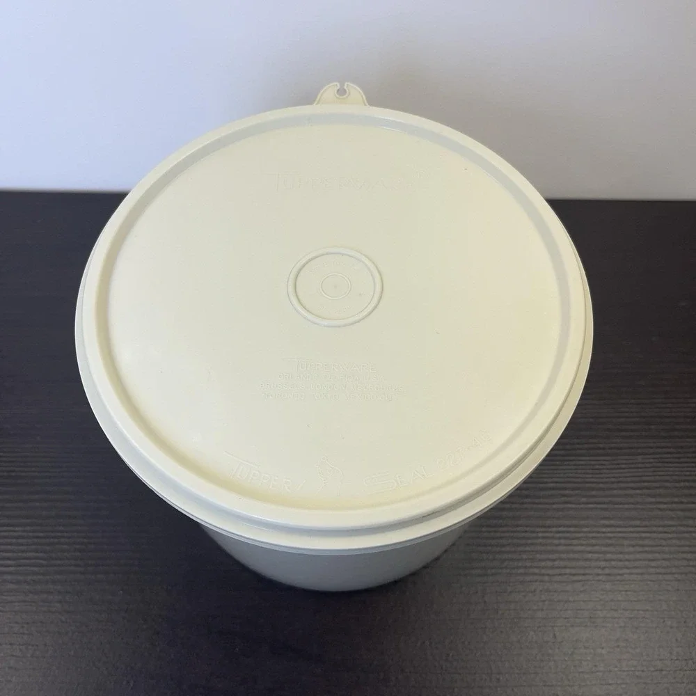 Vtg Tupperware Starburst Almond Canister Set of 3 & Lids #264-10 #265-15 #265-16